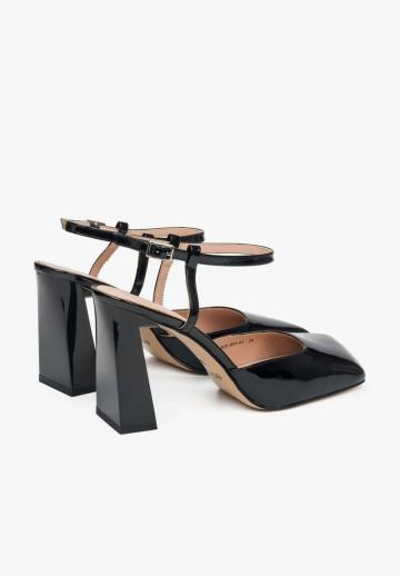 Туфли с ремешком