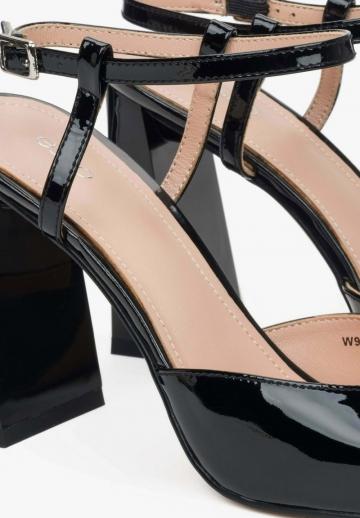 Туфли с ремешком