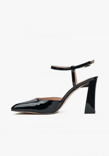 Туфли с ремешком