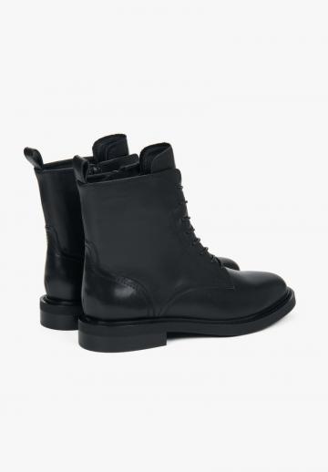 Ботинки на шнуровке