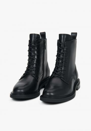 Ботинки на шнуровке