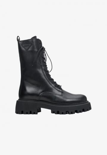Ботинки на шнуровке