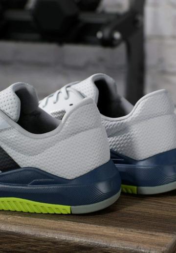 Тренировочные кроссовки