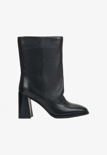 Полусапожки на высоком каблуке