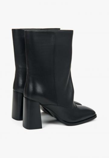 Полусапожки на высоком каблуке