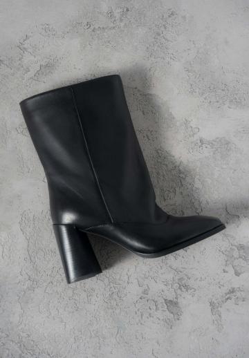 Полусапожки на высоком каблуке