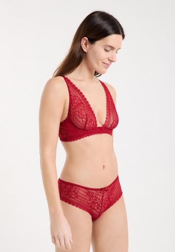 Трусы на бедрах