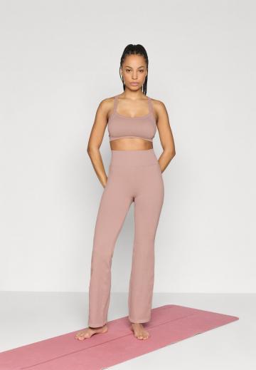 Спортивный бюстгальтер