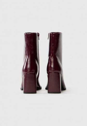 Высокие сапоги