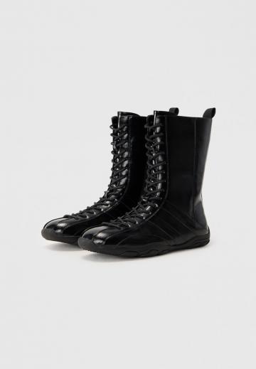 Сапоги на шнуровке