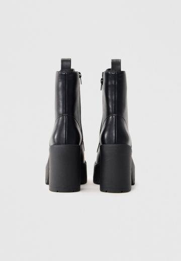 Полусапожки на высоком каблуке