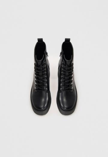 Полусапожки на высоком каблуке