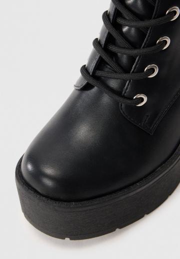 Полусапожки на высоком каблуке