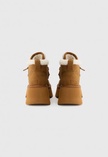 Ботинки на шнуровке