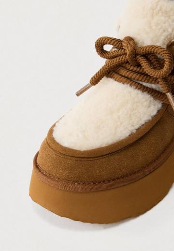 Ботинки на шнуровке