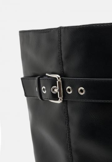 Высокие сапоги