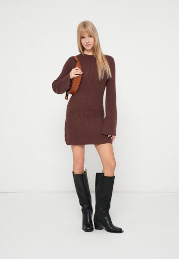 Вязаное платье