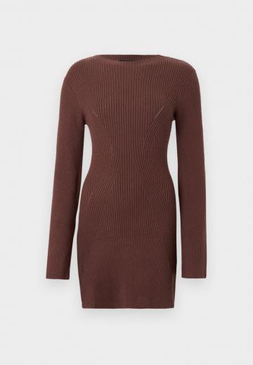 Вязаное платье