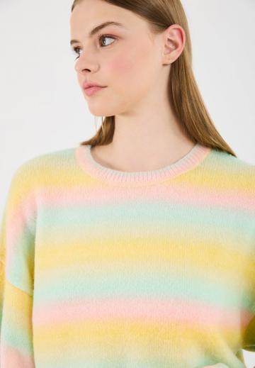 Пуловер в полоску