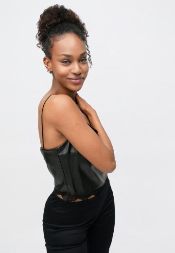 Топ на бретельках