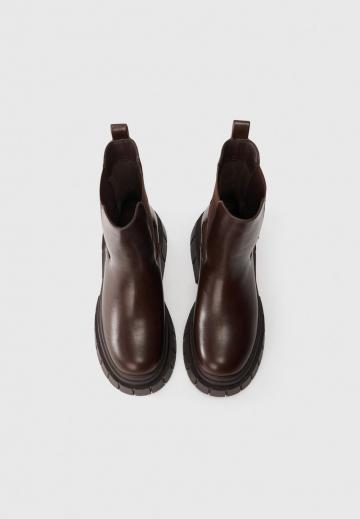 Сапожки на танкетке