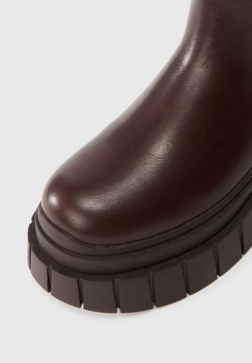 Сапожки на танкетке