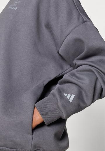 Спортивная толстовка