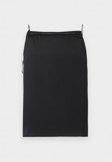 Топ на бретельках