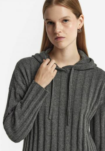 Длинный пуловер