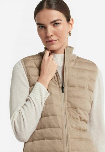 Пуховой жилет