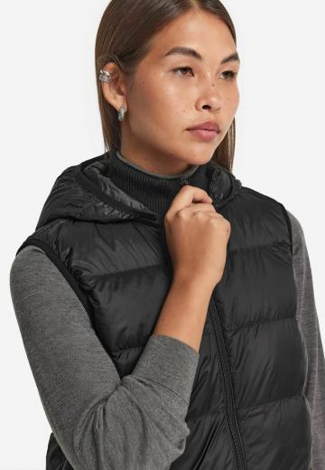 Пуховой жилет