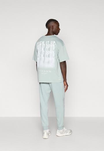 Спортивные штаны