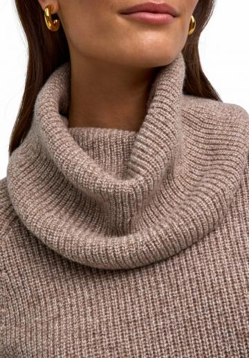 Вязаное платье