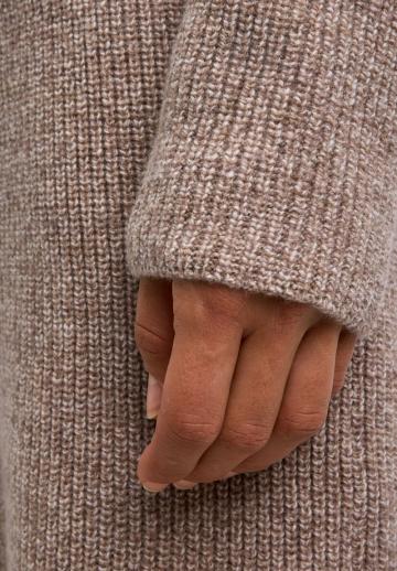 Вязаное платье