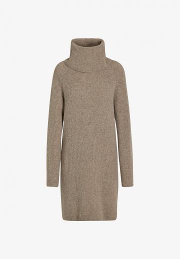 Вязаное платье