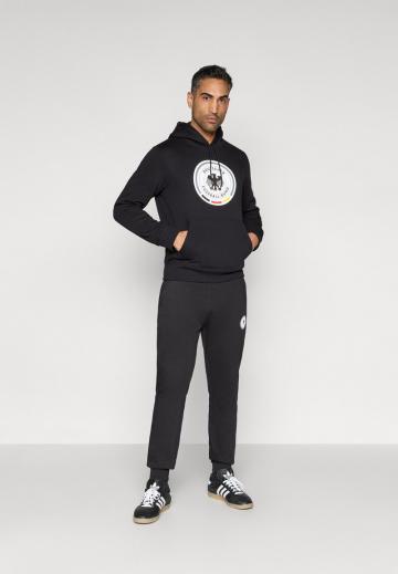 Спортивная кофта