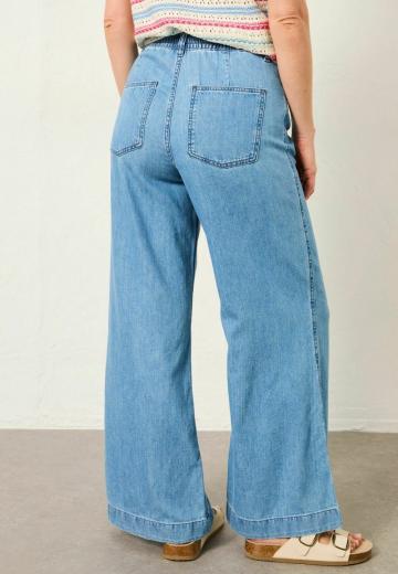 Клешеные джинсы