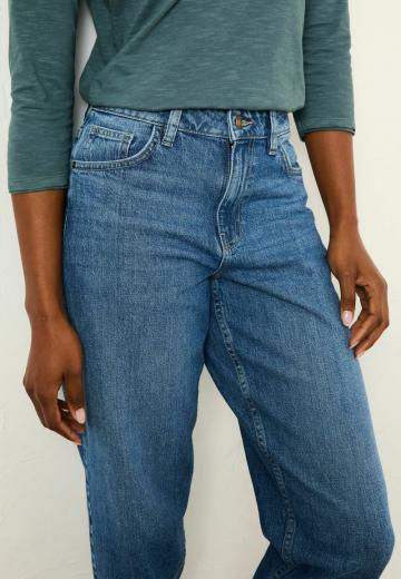 Короткие джинсы