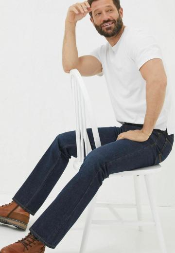 Прямые джинсы