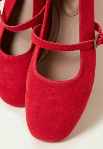 Туфли с ремешком