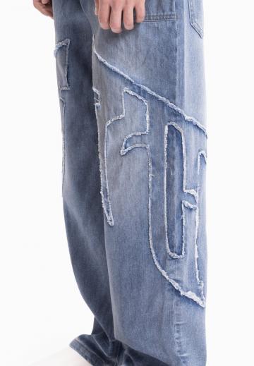 Прямые джинсы