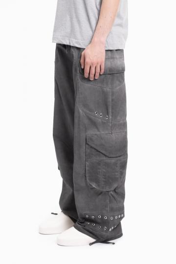 Брюки с накладными карманами