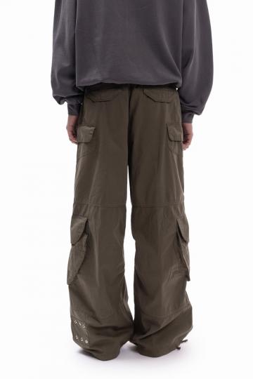 Брюки с накладными карманами