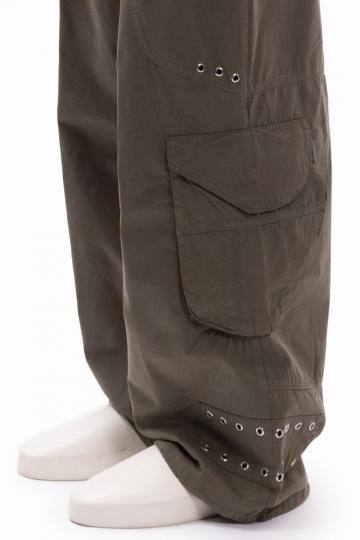Брюки с накладными карманами