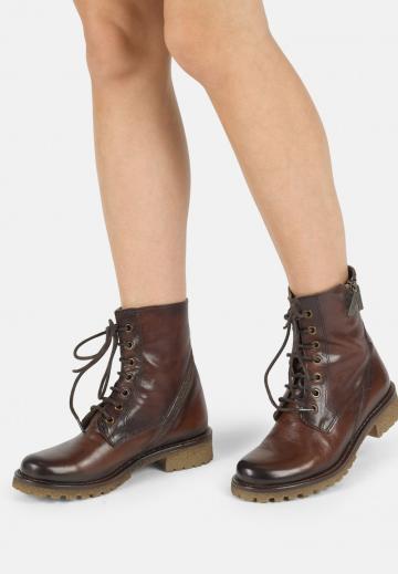 Ботинки на шнуровке