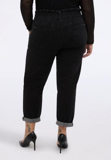 Короткие джинсы