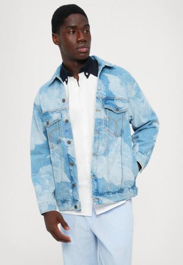 Джинсовая куртка