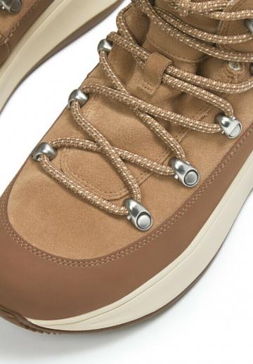 Сапожки на танкетке