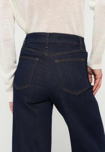 Короткие джинсы