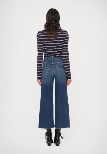 Короткие джинсы